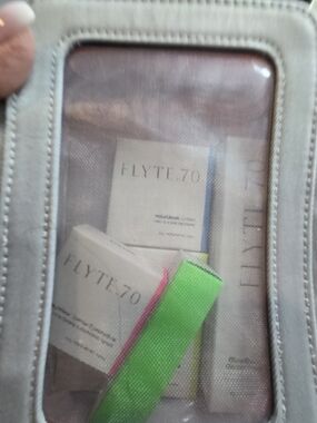 NWT FLYTE 70 Skincare Set with Green Pink Applicator